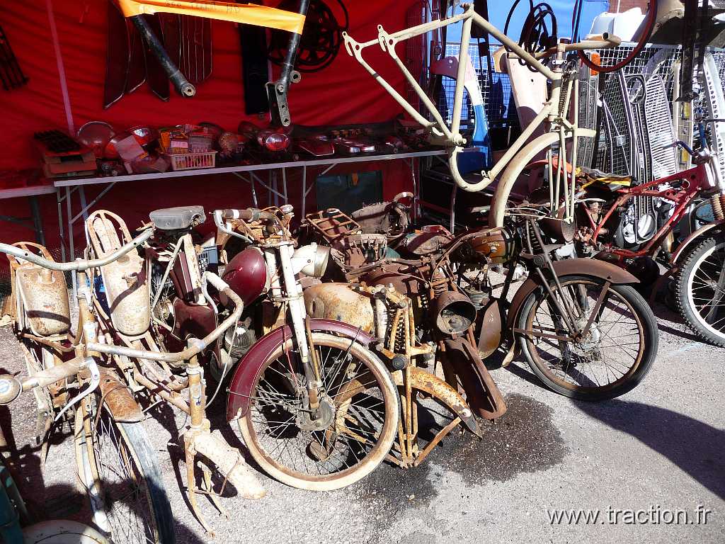 Vagney (23).JPG - 26/03/2016 - 88120 VAGNEY - 30ème bourse d'èchanges - La bourse, des motos à restaurer